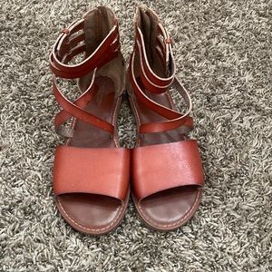American eagle size 7 sandals